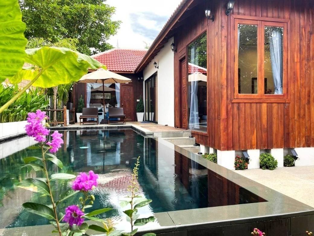 $1,200 Villa