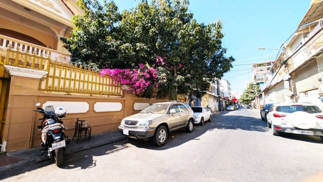 567 sqm Land Size Villa For Rent