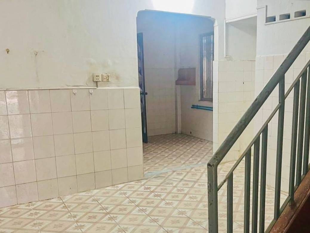 135 sqm Land Size Shophouse K pronájmu