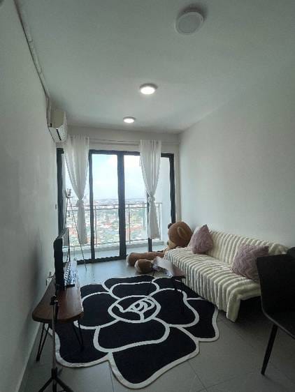 Condo For Sale & Rent with 1 Parking Space