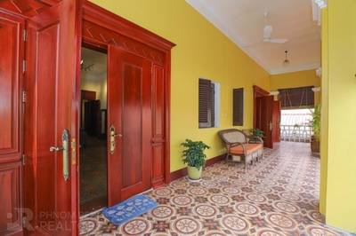 130 sqm Living Size Flat House K pronájmu in Daun Penh