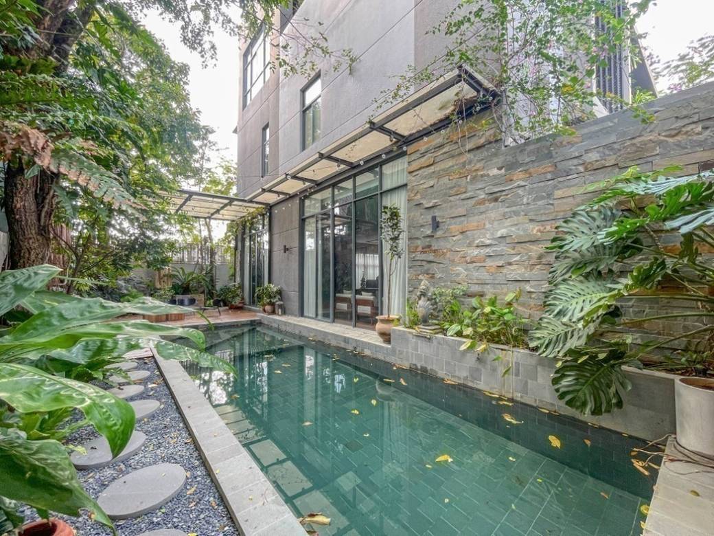 $750,000 Villa