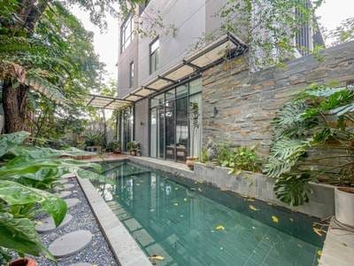 $750,000 Villa