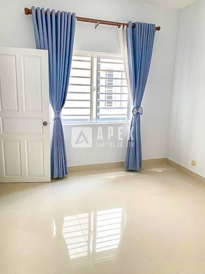 $1,000 Flat House