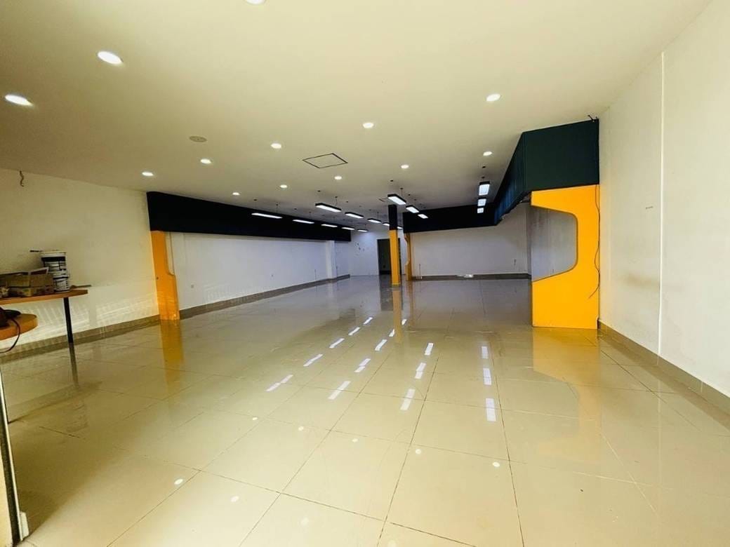 Maison-boutique À louer à Chbar Ampov $3,200
