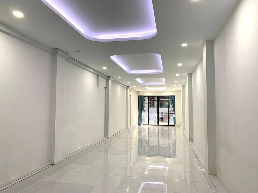 $1,200 Shophouse