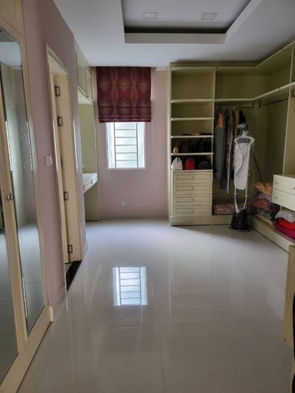 6 Bedrooms Vila Na prodej
