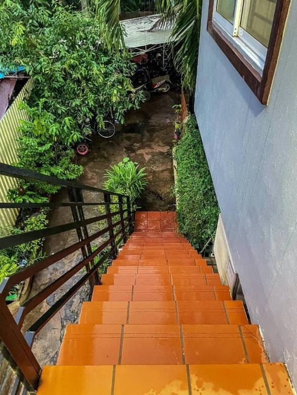 $350 Condo
