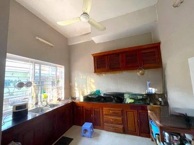 6 Bedrooms House and lot For Rent for $1,000