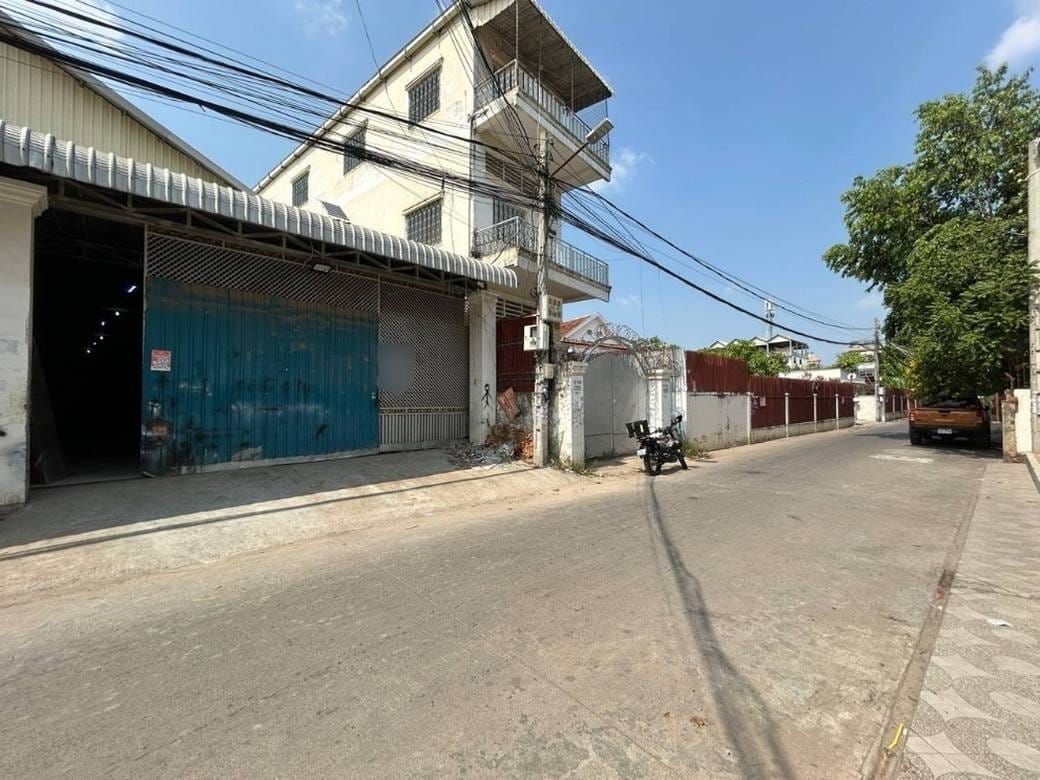 คลังสินค้า สำหรับเช่า พื้นที่ใช้สอย 876 ตร.ม. ใน Meanchey