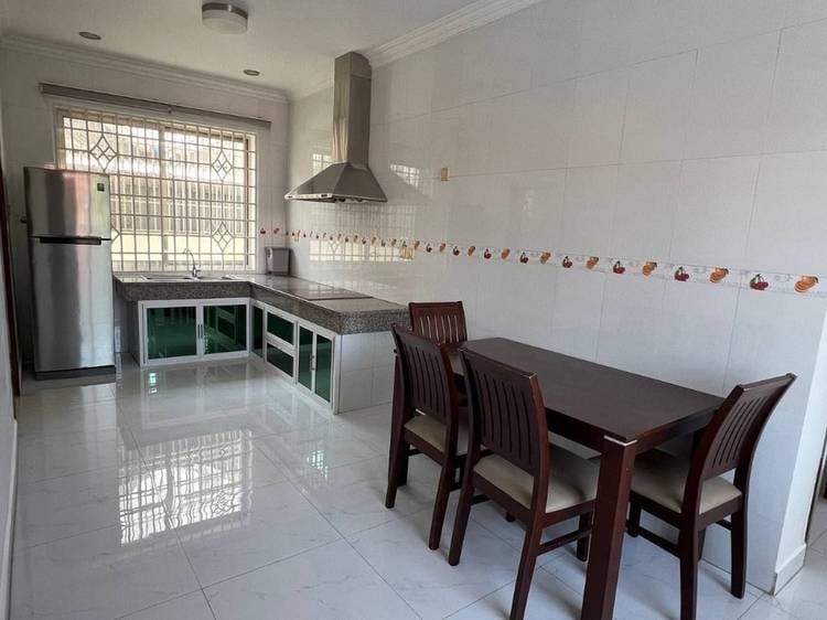 Bâtiment For Sale & Rent à Chroy Changvar, Phnom Penh