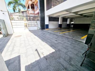 2,640 sqm Living Size Budova K pronájmu in 7 Makara