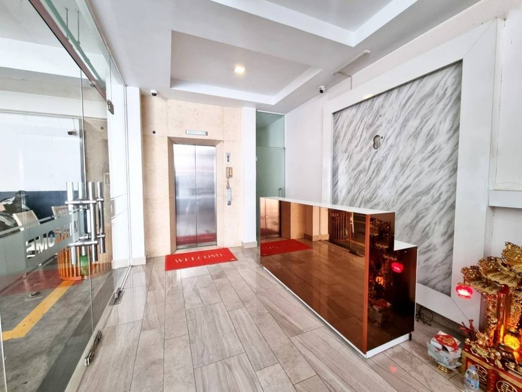 375 sqm Land Size Budova K pronájmu