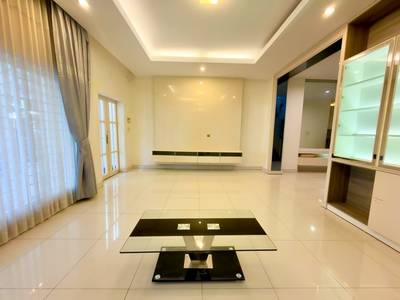 Dvojvila K pronájmu in Chrang Chamres I, Russey Keo, Phnom Penh