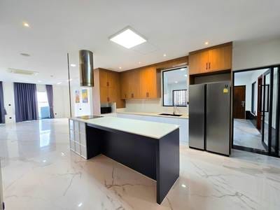 Zařízeno Penthouse K pronájmu