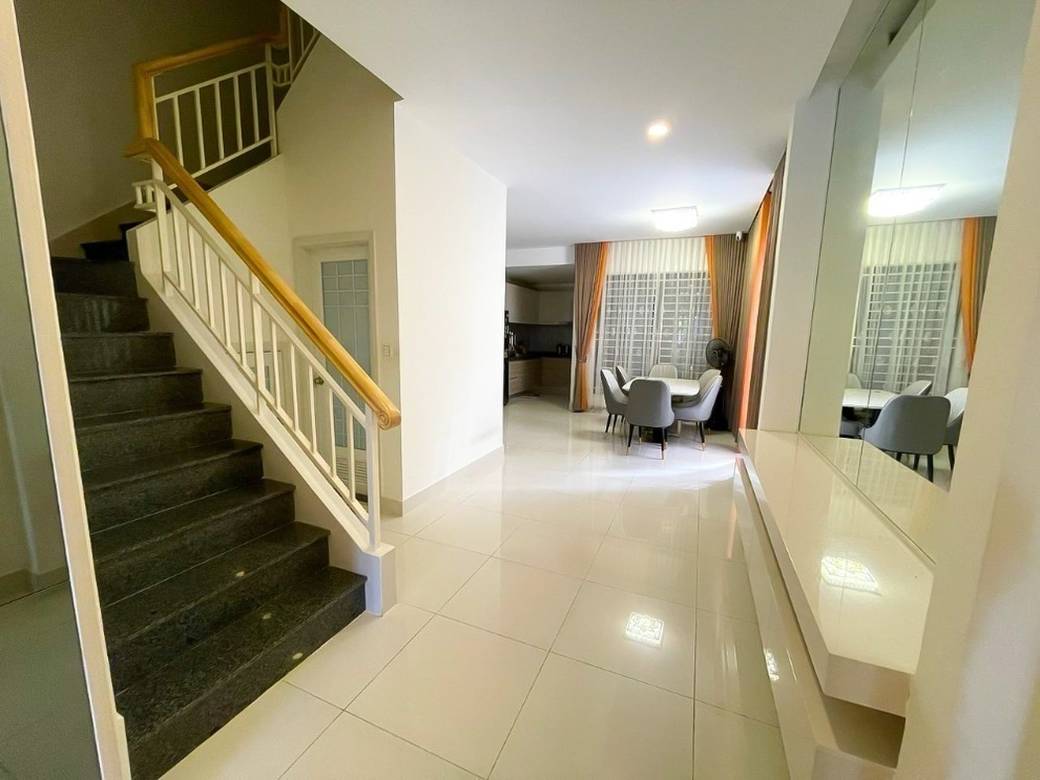 Dom szeregowy Na wynajem o powierzchni mieszkalnej 180 m² w Chbar Ampov