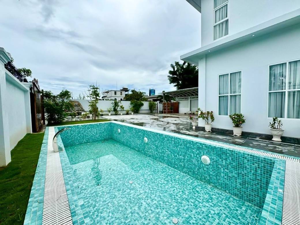 $5,000 Villa