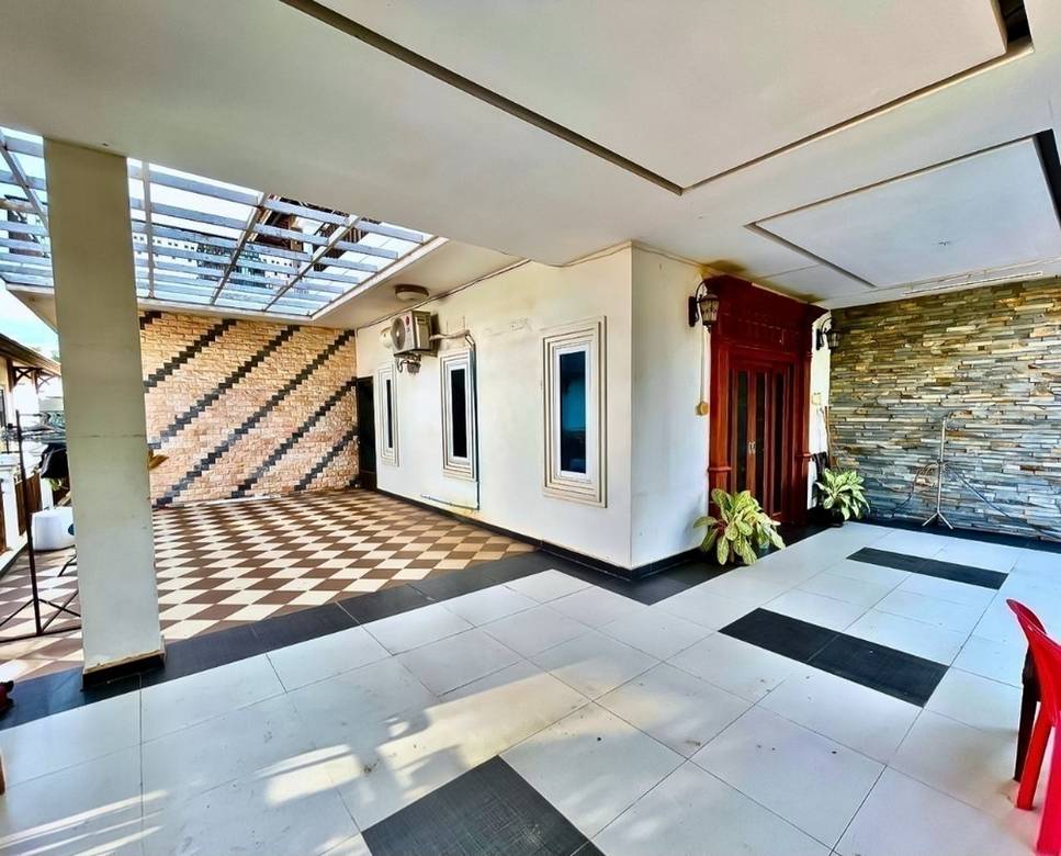 $4,300 Vila