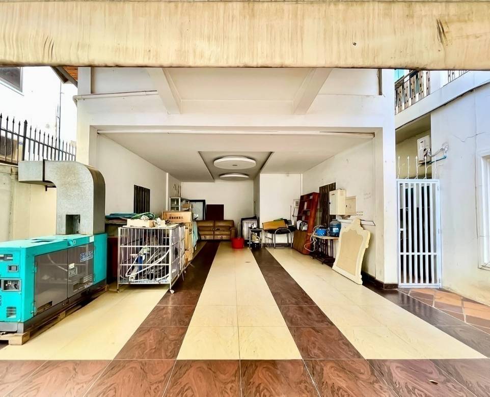 701 sqm Land Size Vila K pronájmu