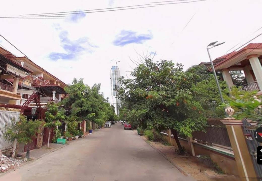 House and lot Na prodej in Chroy Changvar $210,000