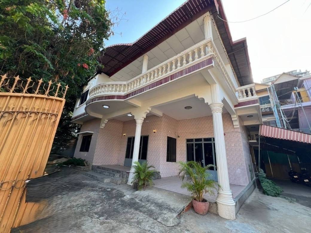 446 sqm Land Size Villa For Sale