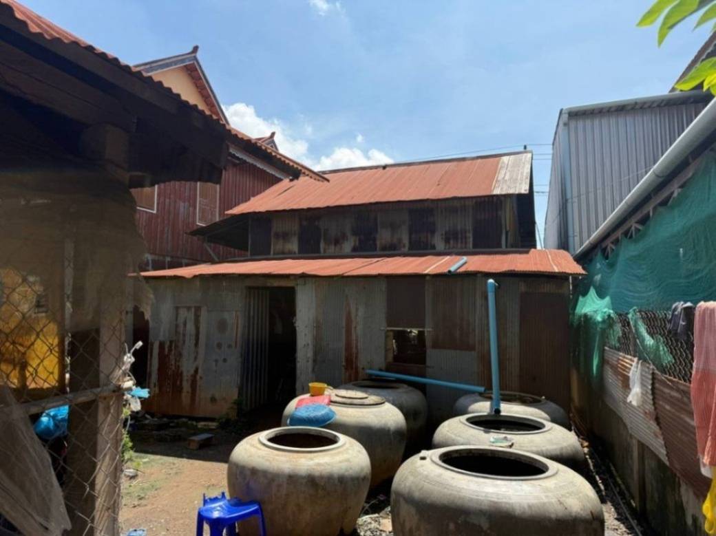 84 sqm Living Size House and lot Na prodej in Khsach Kandal
