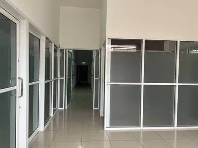 Budynek Na wynajem o powierzchni działki 1,500 m²