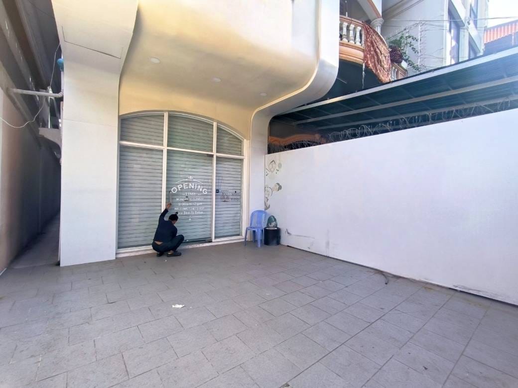 100 sqm Land Size Shophouse K pronájmu
