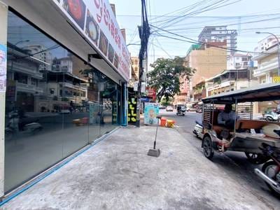 184 sqm Living Size Шопхаус Для Аренды in Boeng Keng Kang
