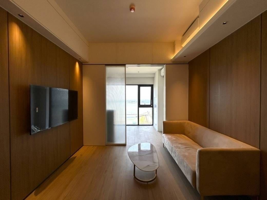 Vue Aston | $1,000 Condo