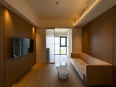 Vue Aston | $1,000 Condo