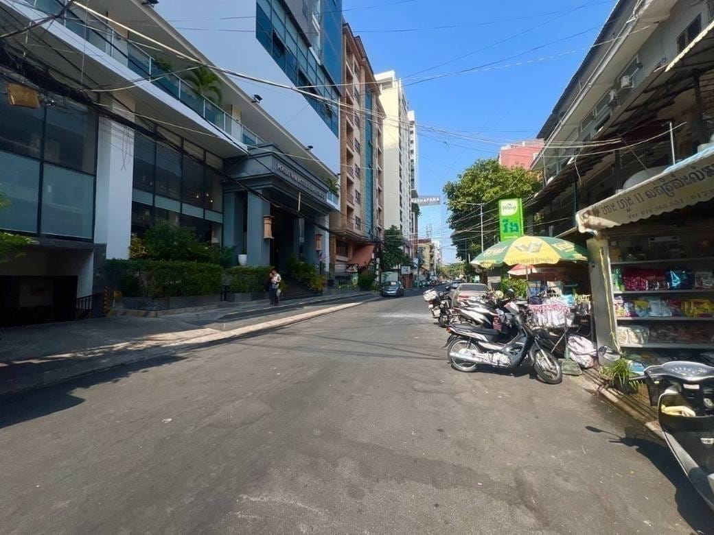 92.4 sqm Living Size Apartmán For Sale & Rent in Daun Penh