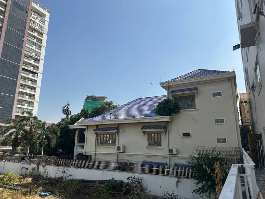 Bâtiment For Sale & Rent de 4,000 m² de terrain