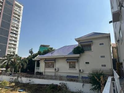 Bâtiment For Sale & Rent de 4,000 m² de terrain