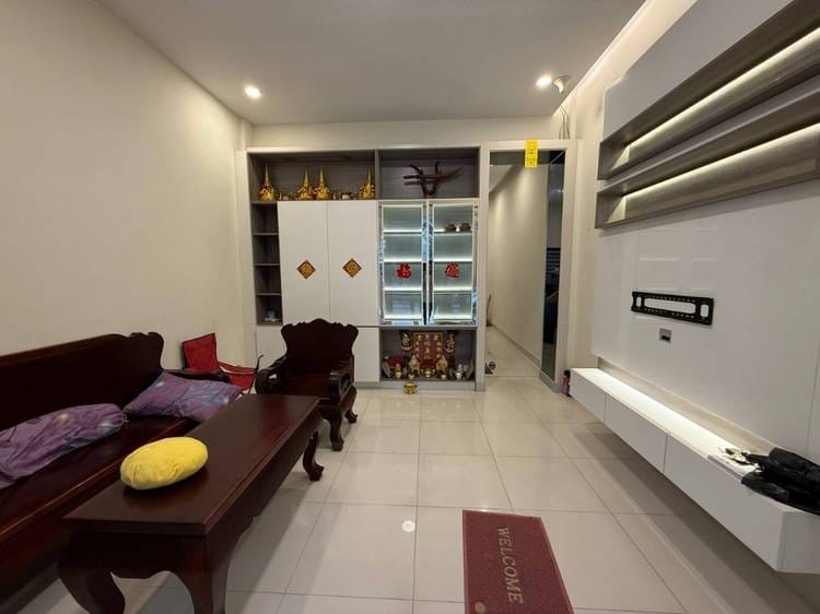 Nirouth, Chbar Ampov, Phnom Penhの店舗付住宅賃貸物件