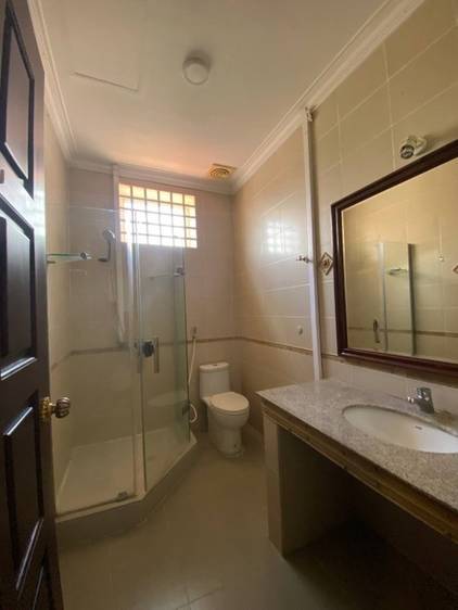 12 Bedrooms Villa For Rent
