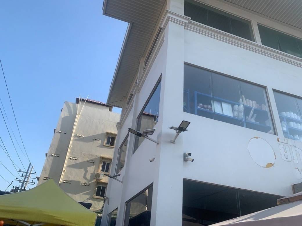 720 sqm Land Size Retail For Rent