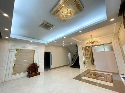 352 sqm Land Size Vila K pronájmu