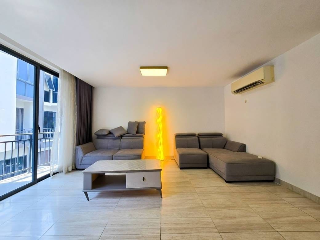 $305,000 Vila