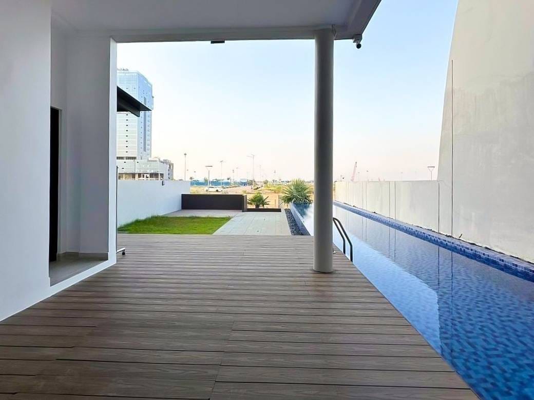 $6,500 Vila
