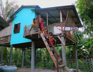 Each “Framework House” comes equipped with a small solar panel that provides sufficient energy to charge a mobile phone or power a water pump, and within the house a solar powered light provides safe and sustainable illumination inside.