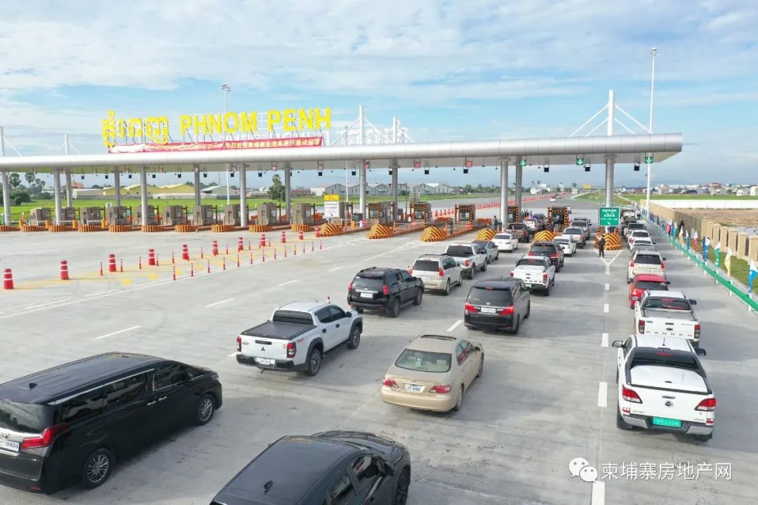 2天超12万游客涌入，柬埔寨首条高速公路带动西港旅游业强势复苏！
