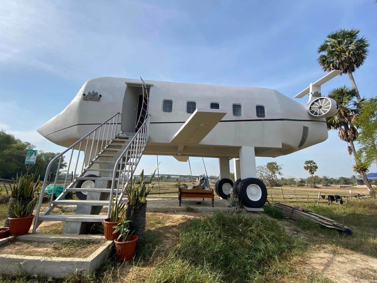 刷爆网络！30年攒下2万美元，柬埔寨暹粒一男子建造“飞机屋”只为圆儿时梦！