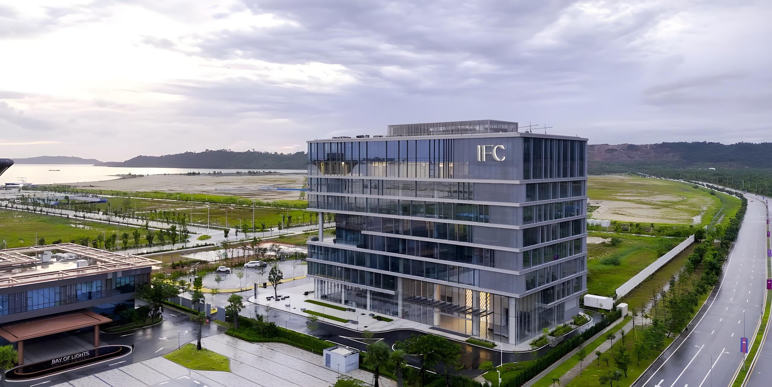 西港首座甲级写字楼——IFC大楼盛大开业！