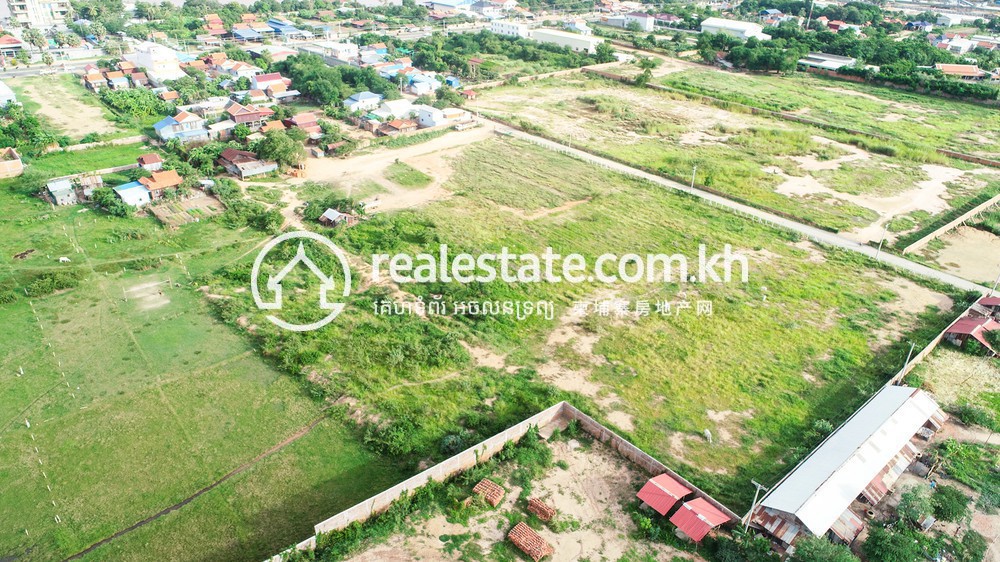 2.7 Hectares Land for Sale - 16 KM from Prohm Bayon Circle img5.JPG