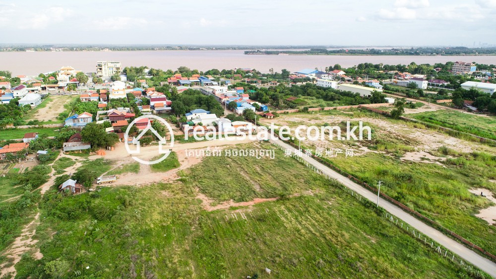 2.7 Hectares Land for Sale - 16 KM from Prohm Bayon Circle img4.JPG