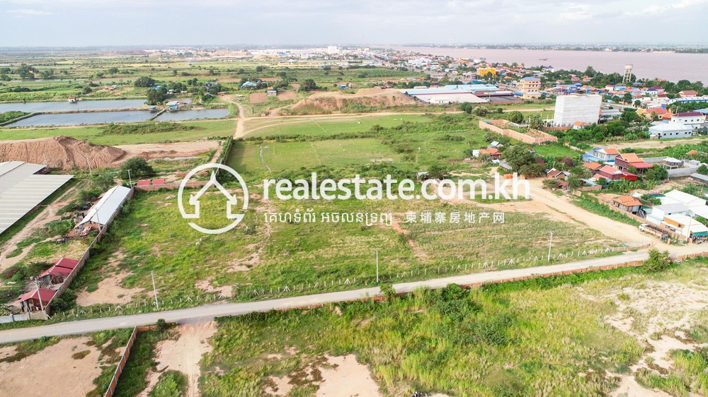 2.7 Hectares Land for Sale - 16 KM from Prohm Bayon Circle img2.JPG