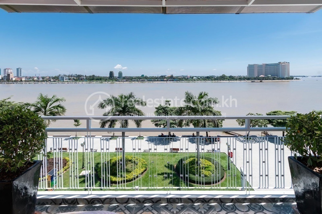 tao-riverside-residence-penthouse-2-balcony-view.jpg