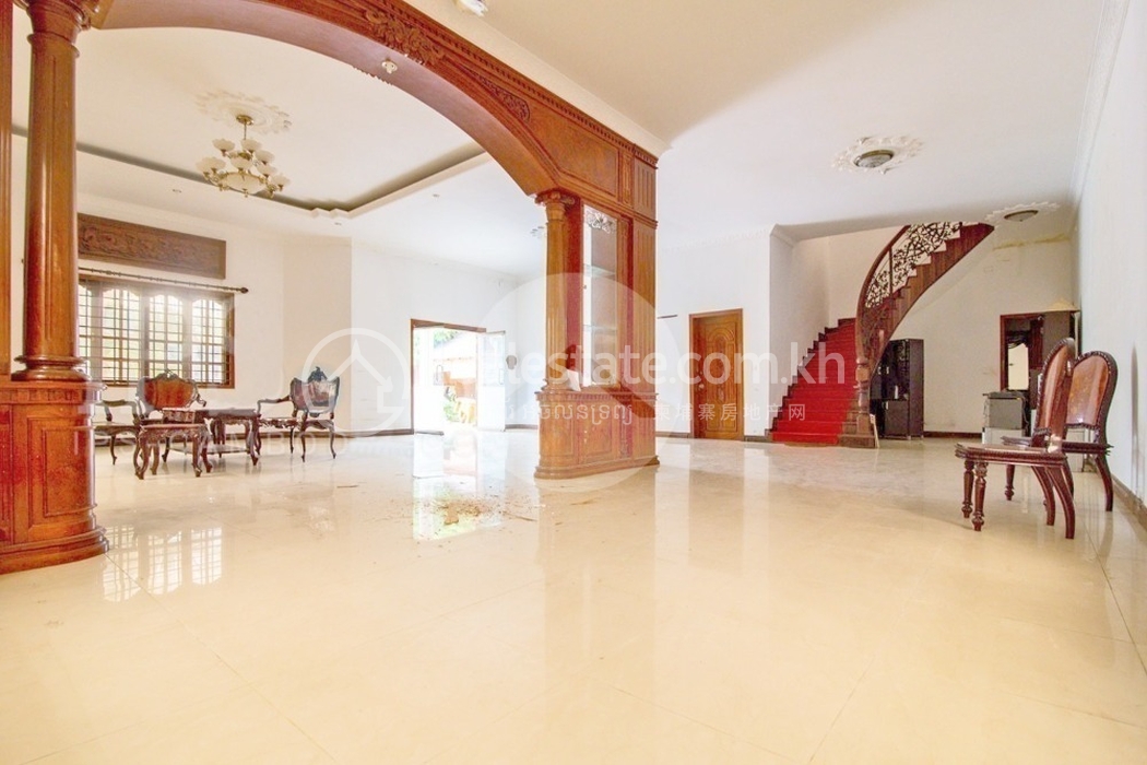 21090717571fb011-7-bedroom-villa-for-sale-toul-kork-phnom-penh-06.jpg