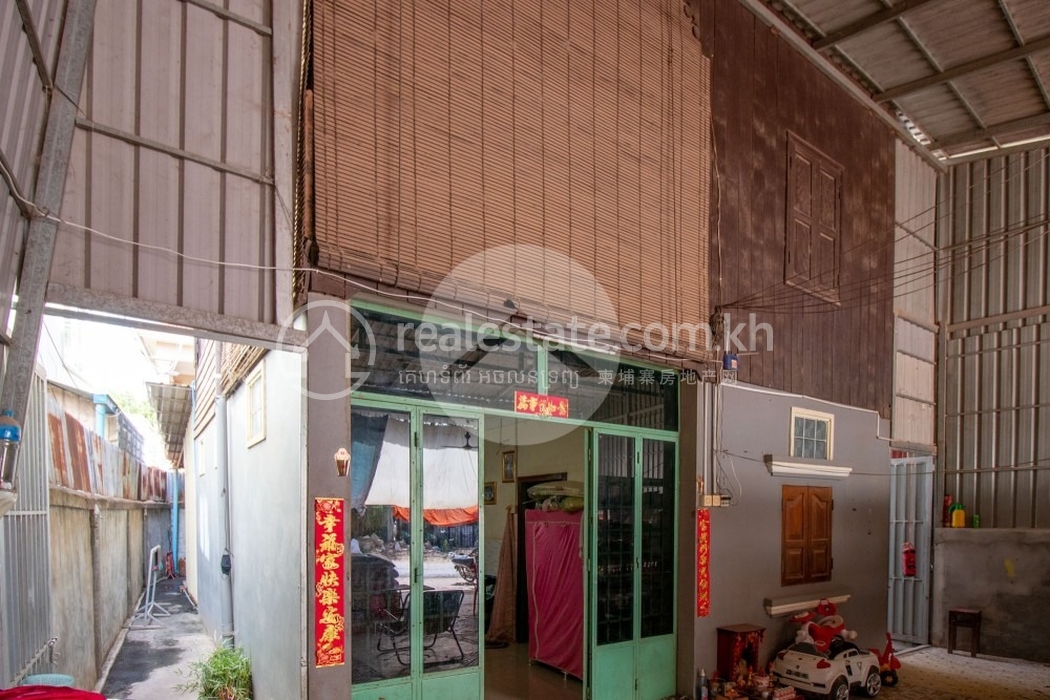 2204060824172a96-14218-192-sqm-commercial-land-for-sale-in-wat-dam-nak-area-night-market-.jpg